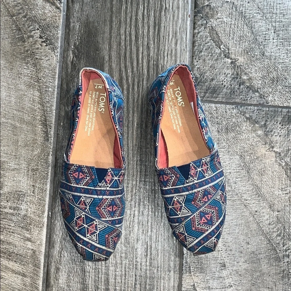 TOMS Women's Geometric Blue Flats